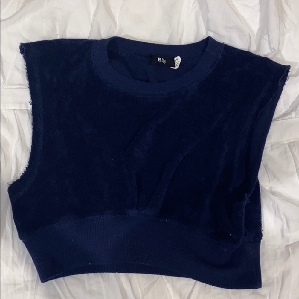 Navy crop💙